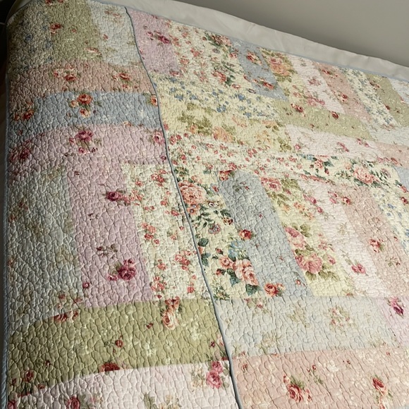 jcpenney Bedding Jcpenney Floral Twin Quilt With Sham Poshmark